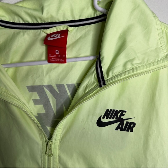 Nike Air - Women’s XS Windbreaker - Zippers and Side Snaps - Athleisure - Picture 5 of 13
